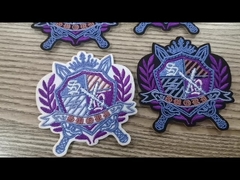 เติบอลกระทบการขีดแบบที่กําหนดเอง แพทช์โอนความร้อนสําหรับตราเครื่องแต่งกาย