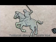 เหล็กมิตรต่อสิ่งแวดล้อมบนเครื่องแต่งกาย