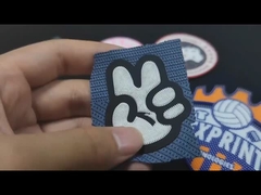 สีซิลิโคนที่มิตรต่อสิ่งแวดล้อม การเล็บบนเสื้อผ้า แบดจ์ความร้อน แพทช์ยาง