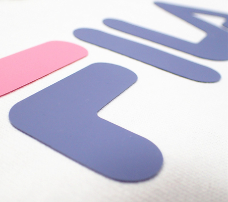 ป้ายเสื้อผ้าถ่ายเทความร้อนซิลิโคน 3D เป็นมิตรกับสิ่งแวดล้อมพร้อมโลโก้ของคุณเอง