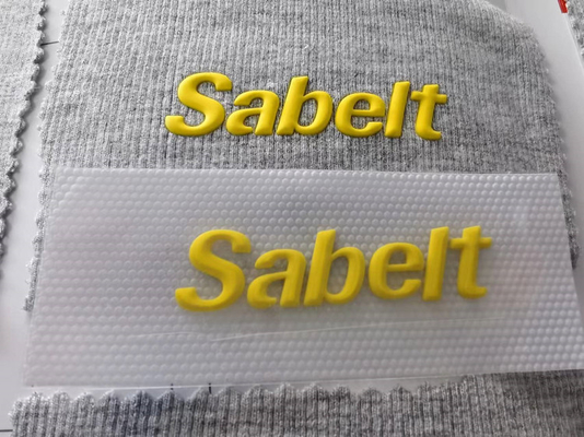 การพิมพ์ 3 มิติเสื้อผ้าการถ่ายเทความร้อนฉลากเสื้อผ้าซิลิโคนลายนูน