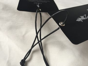 ทั้งสองด้าน Silver Logo กระดาษ Art เสื้อผ้าเสื้อผ้าแท็ก Hang กับ Black Waxed Cord