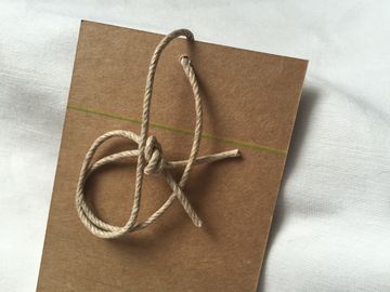 3 สีกระดาษคราฟท์สีน้ำตาล Hang Tag, 3 มม. ผ้าฝ้าย / ผ้าลินิน Custom Garment Hang Tags