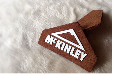 ออกแบบแฟชั่น Rubber Logo Patches Pvc ป้ายเสื้อผ้าป้ายซิลิโคน 100% มีผล Shinny