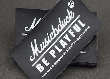 Patches เสื้อผ้าที่กำหนดเองน้ำหนักเบากางเกงยีนส์ป้ายหนัง OEM / ODM