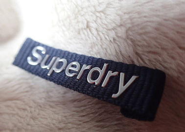 Superdry 3D High Frequency Silver Logo เสื้อผ้าป้ายคอสำหรับแจ็คเก็ต