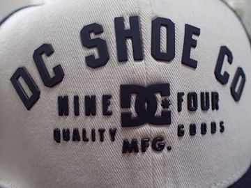 Patch ผ้าทอความถี่สูงสำหรับเสื้อผ้าที่มีโลโก้ที่นูนโลโก้ผล 3D TPU Logo On Cap