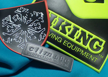 เป็นมิตรกับสิ่งแวดล้อมยกพลาสติก 3D Custom เสื้อผ้า Patches OEM / ODM