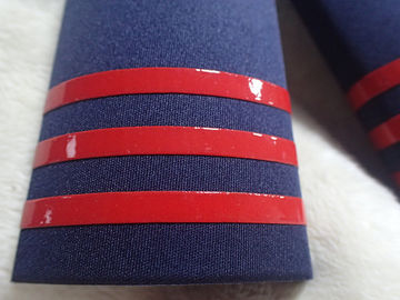 เปล่งปลั่งและยางซิลิโคนฉลากยางพิมพ์บนเสื้อผ้าทหารไหล่