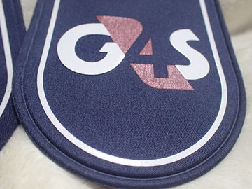 เปล่งปลั่งและยางซิลิโคนฉลากยางพิมพ์บนเสื้อผ้าทหารไหล่