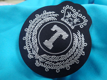 ฉลากเสื้อผ้ากีฬาด้วยการพิมพ์แบบกำหนดเอง 3D โลโก้ที่เพิ่มขึ้นผลกระทบแมตต์