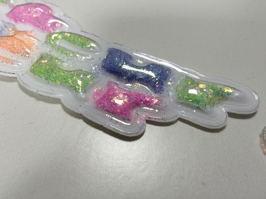 ป้ายกำกับ TPU แบบนุ่มฟูสีชมพู เหลือง แบบกำหนดเองที่ยั่งยืนสำหรับเสื้อผ้า
