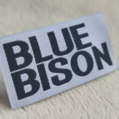 Wholesale Custom Luxury Customized Logo Brand Label Woven Label Green High Density Woven Clothing Label Label Double Folding Neck Label สีเขียว ความหนาแน่นสูง สีเขียว สีเขียว สีเขียว สีเขียว