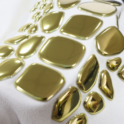 โรงงาน Custom ทองเหลือง TPU การถ่ายทอดความร้อน Label - รูปทรงไม่เรียบร้อย สัญลักษณ์สําหรับเครื่องแต่งกายหรูหรา & เสื้อผ้าแฟชั่น