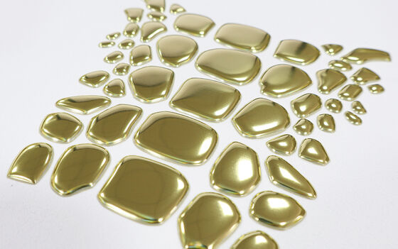 โรงงาน Custom ทองเหลือง TPU การถ่ายทอดความร้อน Label - รูปทรงไม่เรียบร้อย สัญลักษณ์สําหรับเครื่องแต่งกายหรูหรา & เสื้อผ้าแฟชั่น