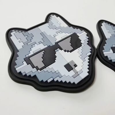 สัญลักษณ์ซิลิโคน 3 มิติที่กําหนดเอง - Pixel Art Wolf Shape Silicone Heat Transfer Patch สําหรับเสื้อผ้า