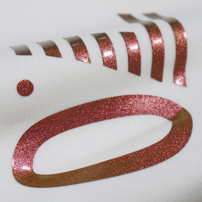 ป้ายถ่ายโอนความร้อนซิลิโคนแบบกำหนดเองพร้อมกากเพชร ซักได้สำหรับเสื้อผ้า