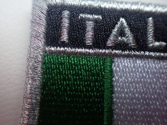 ป้ายปักลายปัก 3 มิติแบบกำหนดเองขายส่งสำหรับเสื้อผ้า