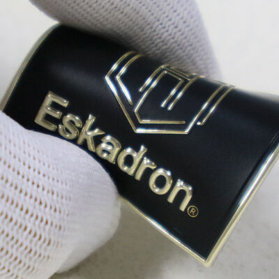 ป้ายแรงดัน TPU แบบกำหนดเอง | โลโก้ทองนูน 3 มิติสำหรับเสื้อผ้าขี่ม้า