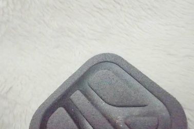 ฉลากไมโครไฟเบอร์สีเทาอ่อนนุ่มเป็นมิตรกับสิ่งแวดล้อมโลโก้ความถี่สูงของ Costom สำหรับเสื้อผ้า