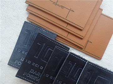 เป็นมิตรกับสิ่งแวดล้อมหนัง PU นูนโลโก้แพทช์สำหรับกางเกงยีนส์สี Pantone