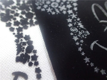 โลโก้ตุ๊กตาขาวดำ Flocking การถ่ายเทความร้อนสำหรับเสื้อผ้าสีฟ้าสดใส