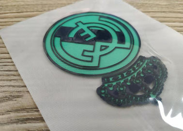การพิมพ์สกรีนแบบกำหนดเองโลโก้สโมสรฟุตบอลที่มีลายนูน TPU Patches Badges สำหรับชุดกีฬา