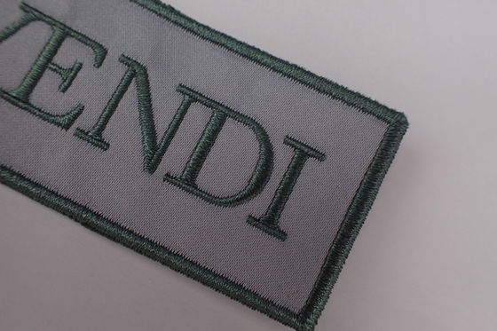 Maker โลโก้ที่กำหนดเองป้ายปักดอกไม้ Applique Patches สำหรับเสื้อผ้า