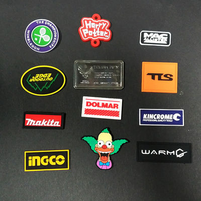 โลโก้ 3D ลายนูนยางแพทช์ป้ายพีวีซีสำหรับตัดเย็บเสื้อผ้า
