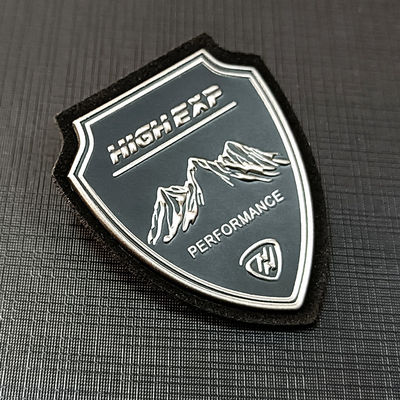 โลโก้เสื้อผ้าแพทช์ป้ายนูนนุ่มความถี่สูง 3D Tpu Patch สำหรับเสื้อผ้า