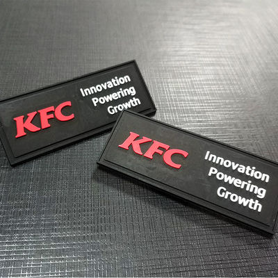 ป้ายพิมพ์พื้นผิว Applique 3D พิมพ์ป้าย PVC บนเสื้อผ้าเย็บ