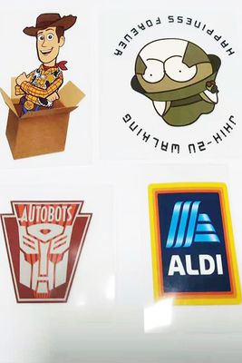 สติ๊กเกอร์บริการการพิมพ์การถ่ายเทความร้อนเสื้อยืด ฉลากแบบไม่มีแท็ก โลโก้ออกแบบเอง