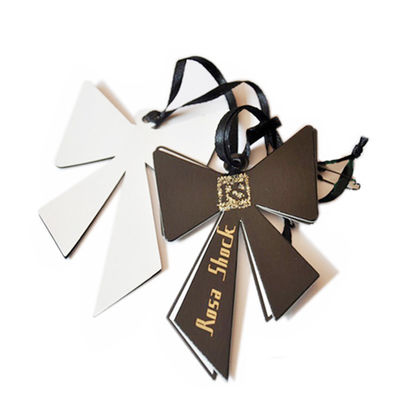 กระดาษโลโก้แบรนด์ของตัวเองที่กำหนดเอง Pvc Jeans Paper Hangtags สำหรับเสื้อผ้า
