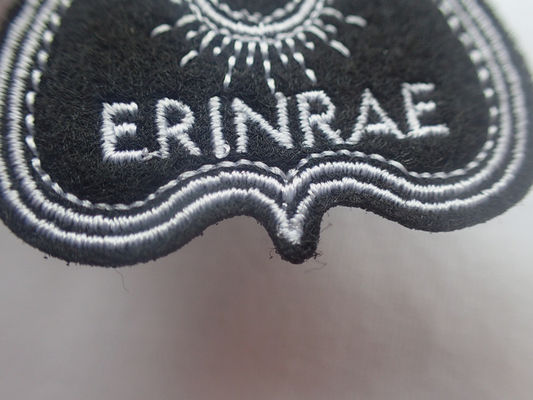 Black Spades Heart ปักเหล็ก Chenille บนหลังเย็บบนผ้า Patch