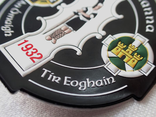 เป็นมิตรกับสิ่งแวดล้อม Custom TPU Badges โลโก้นูน 3D โลโก้การถ่ายเทความร้อนสำหรับเสื้อผ้า