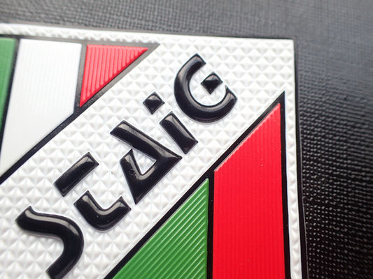 OEM Custom Embossed 3D โลโก้ Soft TPU Labels Patches สำหรับเสื้อผ้า