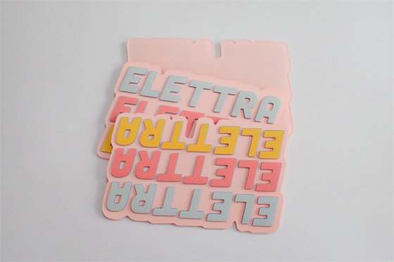 ฉลากพิมพ์ซิลค์สกรีน PVC TPU แบบกำหนดเองพร้อม 3 สี Pantone