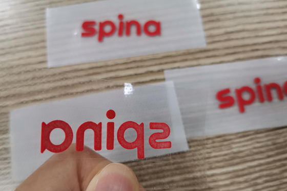 เสื้อผ้าที่กำหนดเอง 3D Transfer Label ซิลิโคนพลาสติกยาง Material