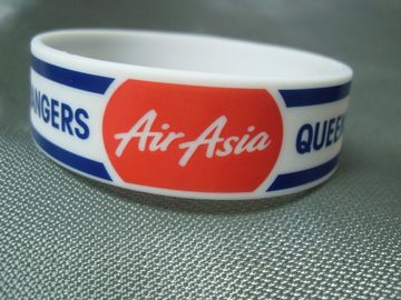 การค้าแสดงรายการส่งเสริมการขายการแจกสายรัดข้อมือซิลิโคนรัด