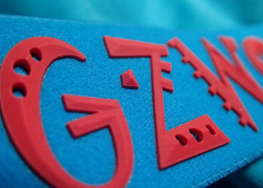 โลโก้ที่กำหนดเองและซิลิโคนเทปกาวยืดหยุ่นสำหรับเสื้อโค้ตเสื้อผ้า