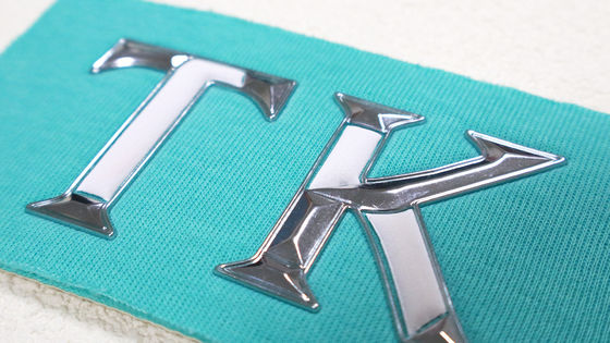 3D แพทช์โลหะ โลโก้กระจายความถี่สูง TPU โลโก้การถ่ายทอดความร้อนสําหรับเสื้อผ้า ราคาโรงงานจํานวนมาก