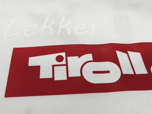 ฉลากแฟชั่นแบบกำหนดเอง ฟิล์มสติกเกอร์ DTF บน PET รีดติดเสื้อยืด