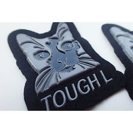 ฉลากโฮโลแกรม TPU High Frequency แบบนูน 3D ที่กำหนดเองสำหรับเสื้อผ้ากระเป๋าแจ็คเก็ต