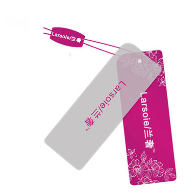 กระดาษโลโก้แบรนด์ของตัวเองที่กำหนดเอง Pvc Jeans Paper Hangtags สำหรับเสื้อผ้า