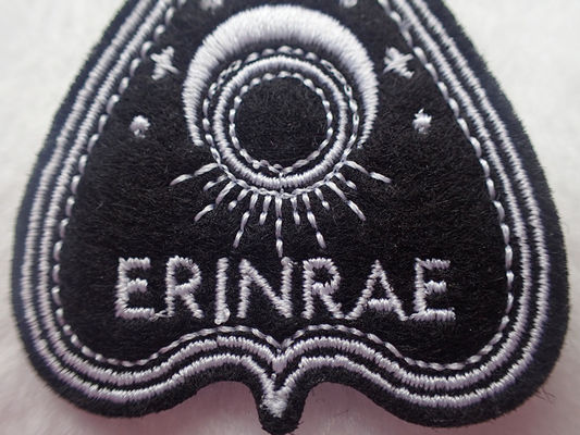 Black Spades Heart ปักเหล็ก Chenille บนหลังเย็บบนผ้า Patch